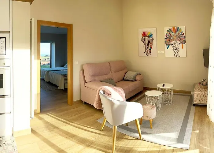 El Pueblin Del Pinar * Navia